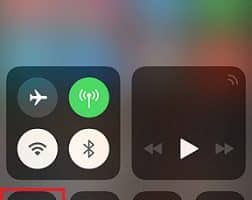iPhoneが横向きにならない原因と解決策！画面の向きを固定する方法