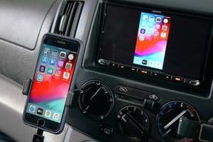 iPhoneミラーリングモニター車で快適に！設定手順解説