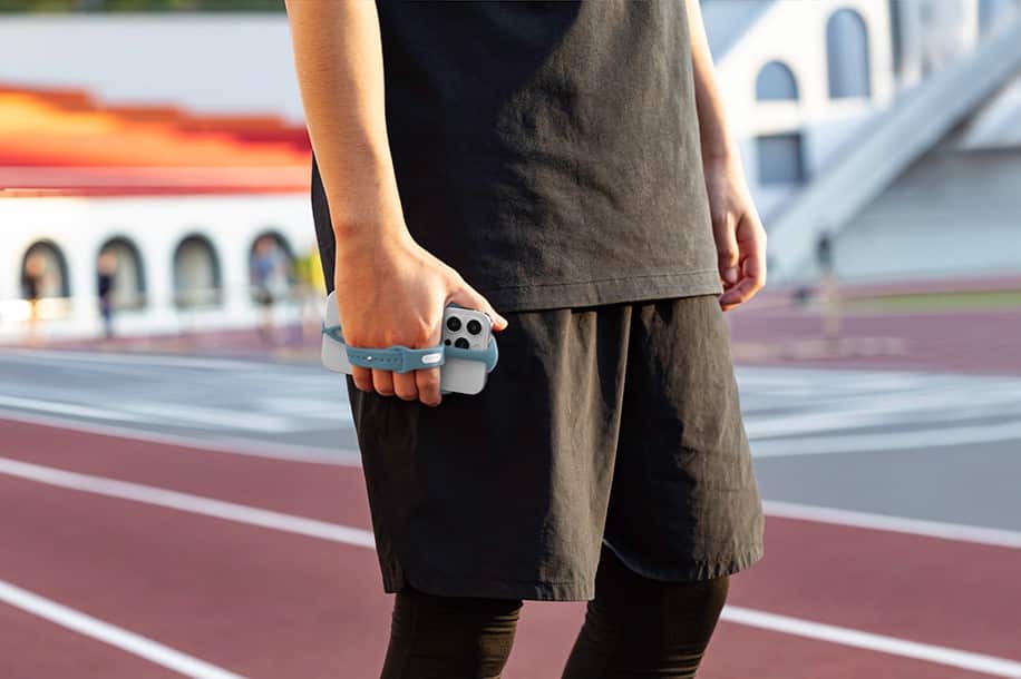 running with phone runtiehandheld2